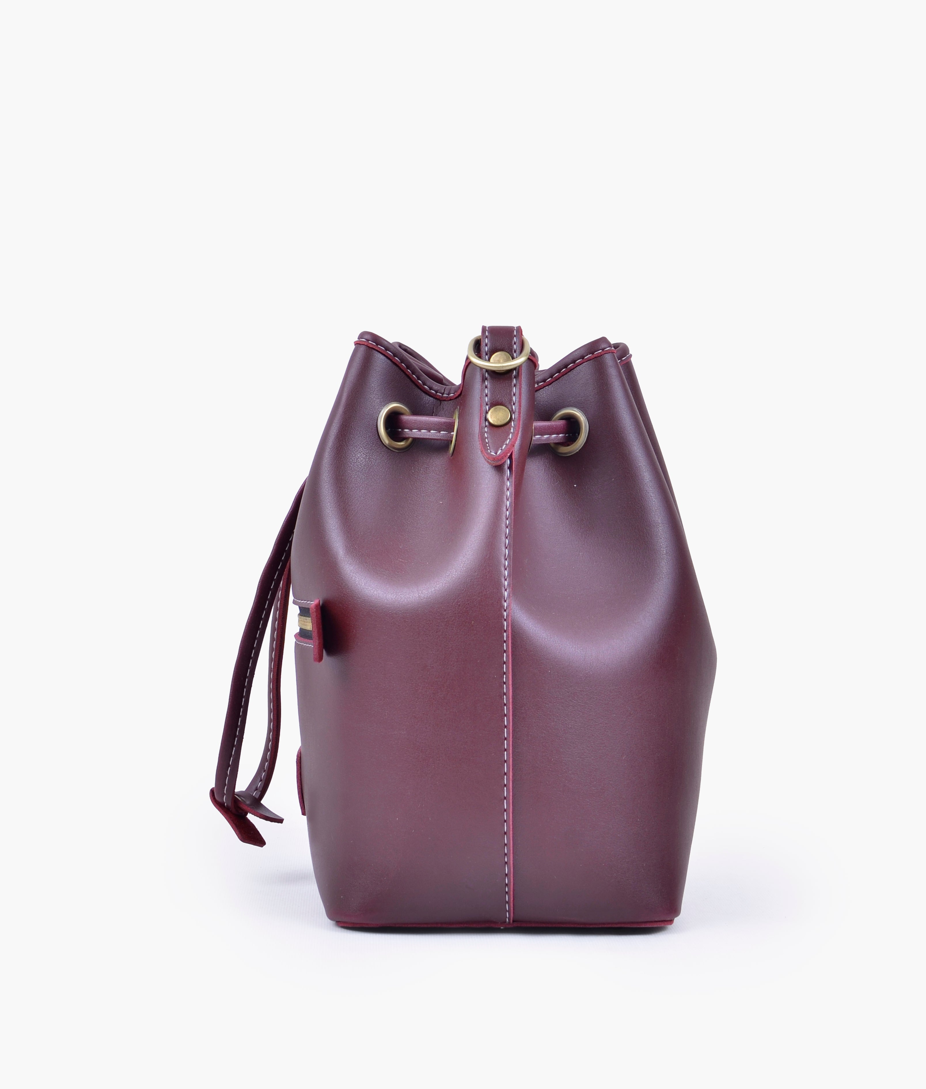 RTW Creation - Burgundy bucket bag with zipper pocket