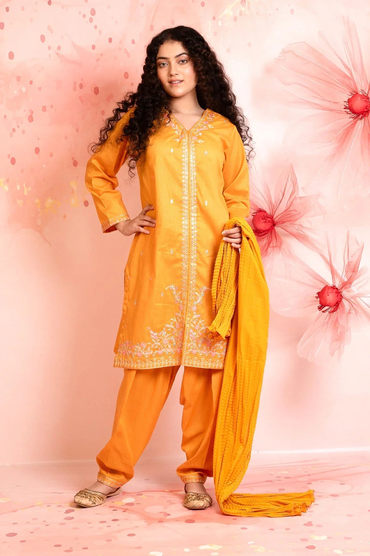 Shop latest summer dresses for girls in Pakistan. Trendy, comfortable Pakistani outfits for girls. Perfect for casual & party wear.