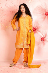 Shop latest summer dresses for girls in Pakistan. Trendy, comfortable Pakistani outfits for girls. Perfect for casual & party wear.