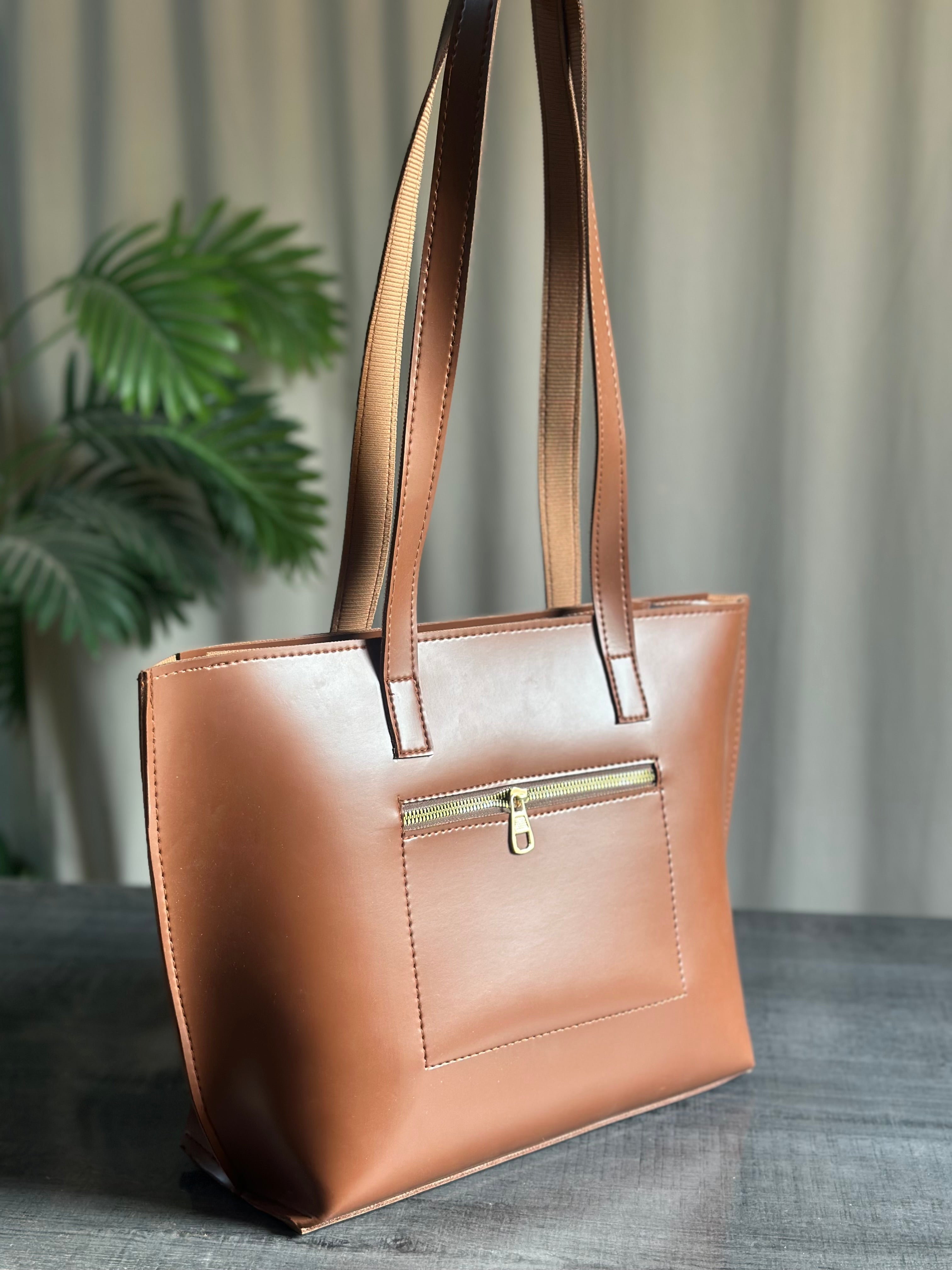 fineur alexa trendy and classic tote bags in Pakistan at affordable prices.
