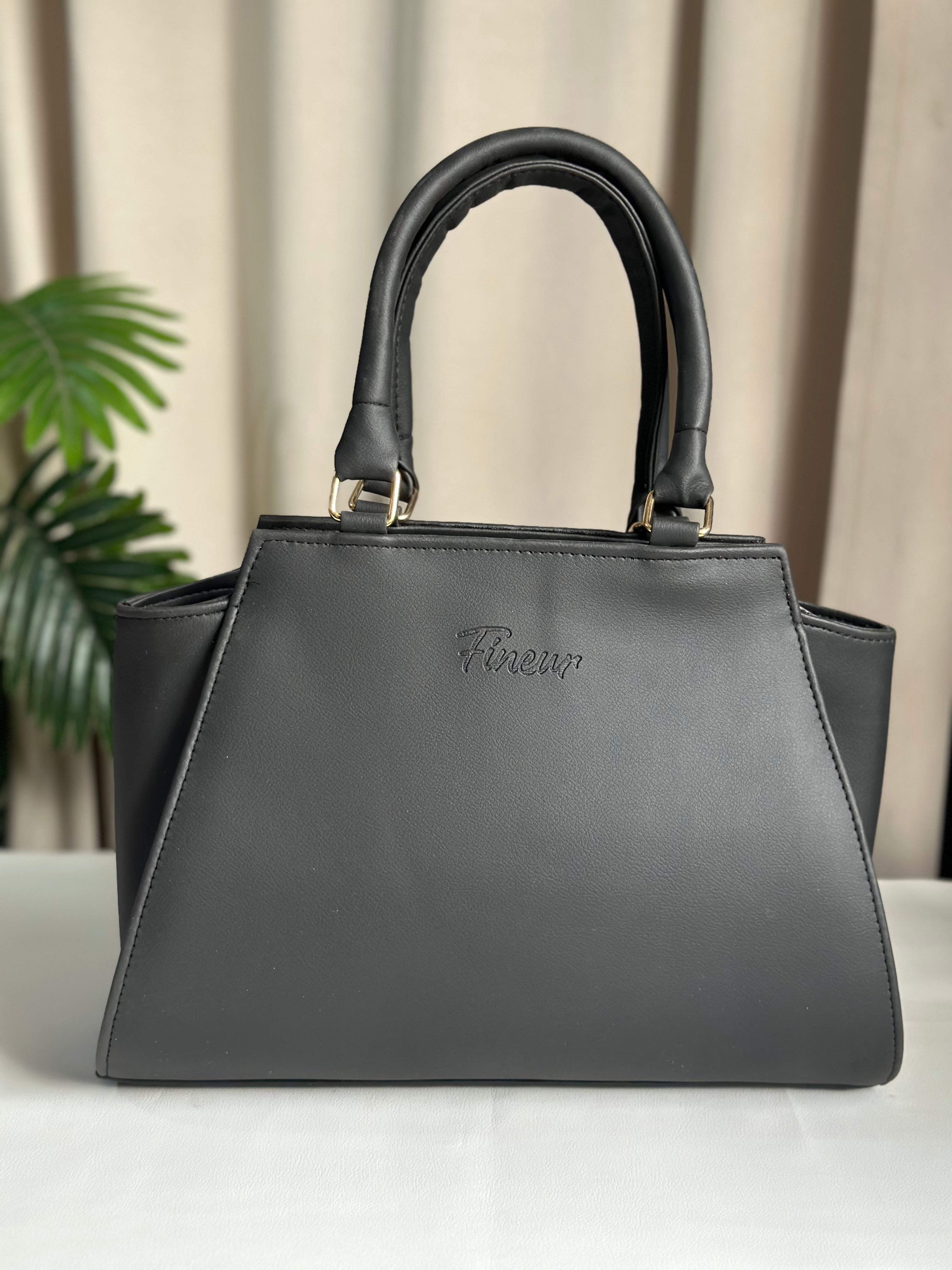 Best Shoulder Bags In Pakistan