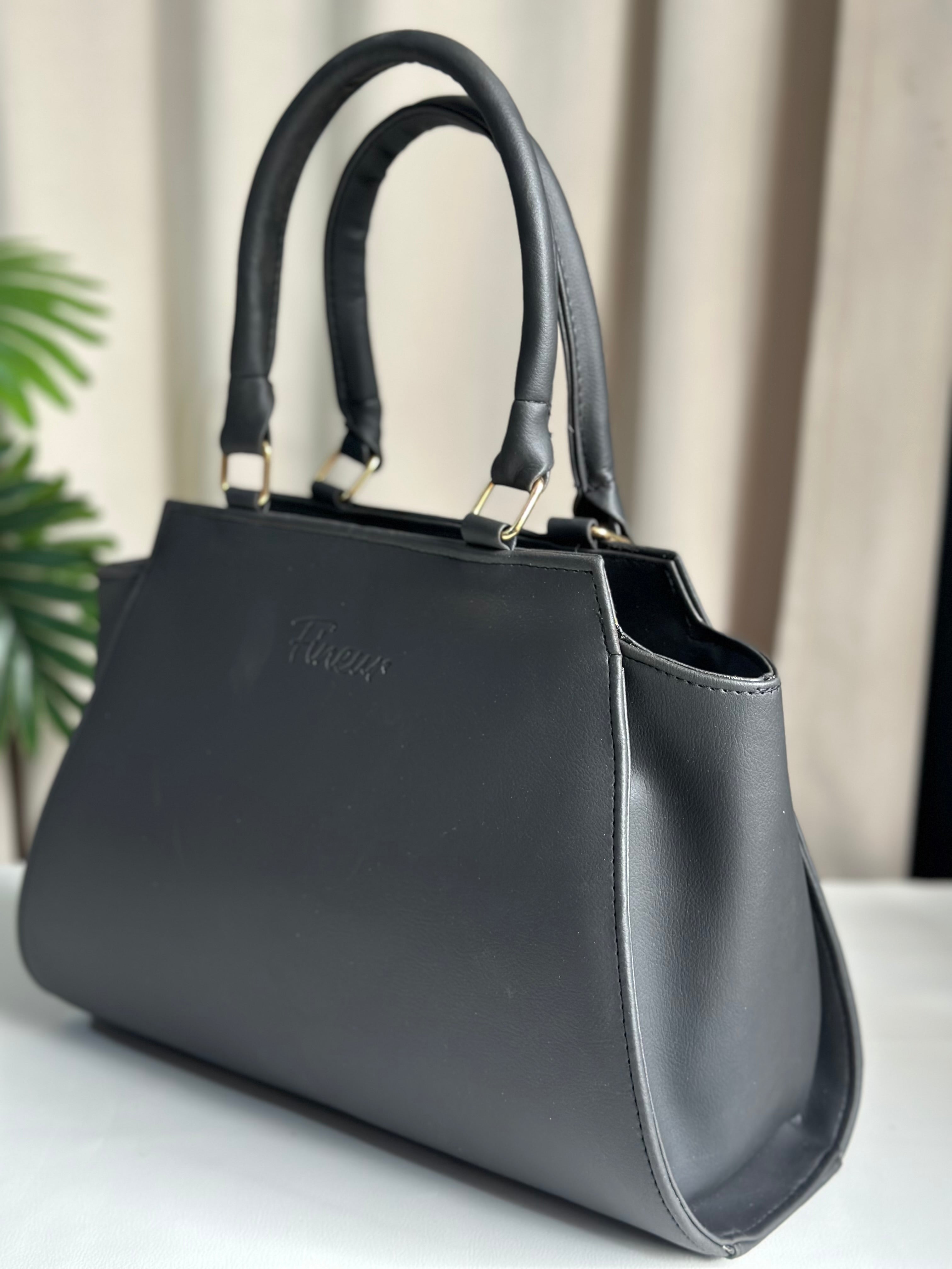 Best Shoulder Bags In Pakistan