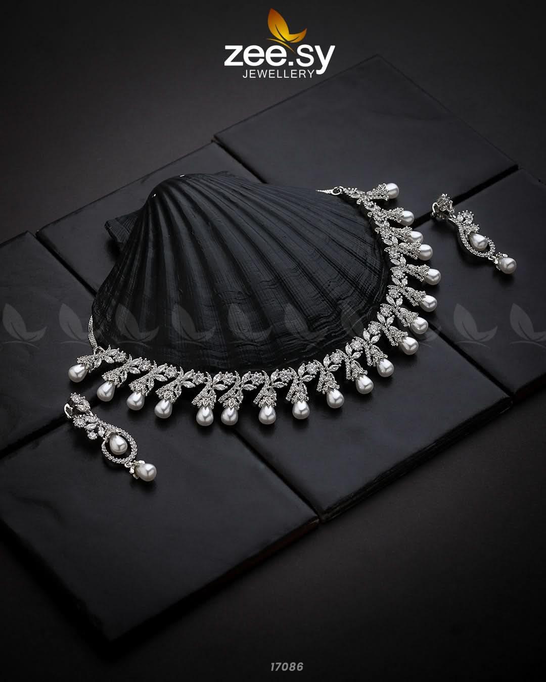 Captivating Zircon Necklace - Zeesy.pk
