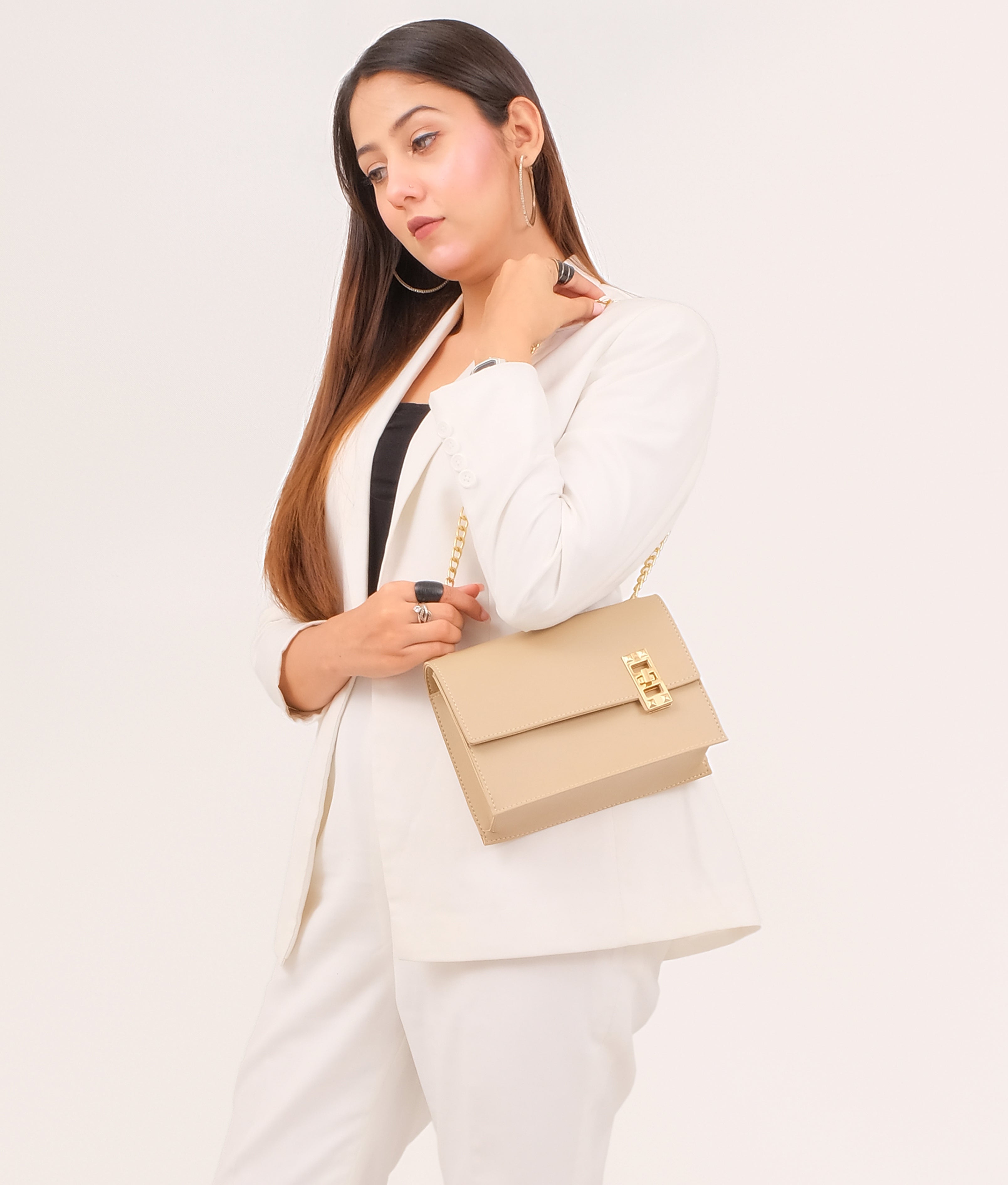 RTW Creation - Off-white chain shoulder bag with twist lock