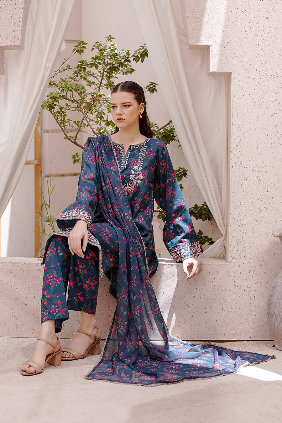 Waniya Stitched 3 Piece Embroidery Lawn Summer Collection'2025-Rena