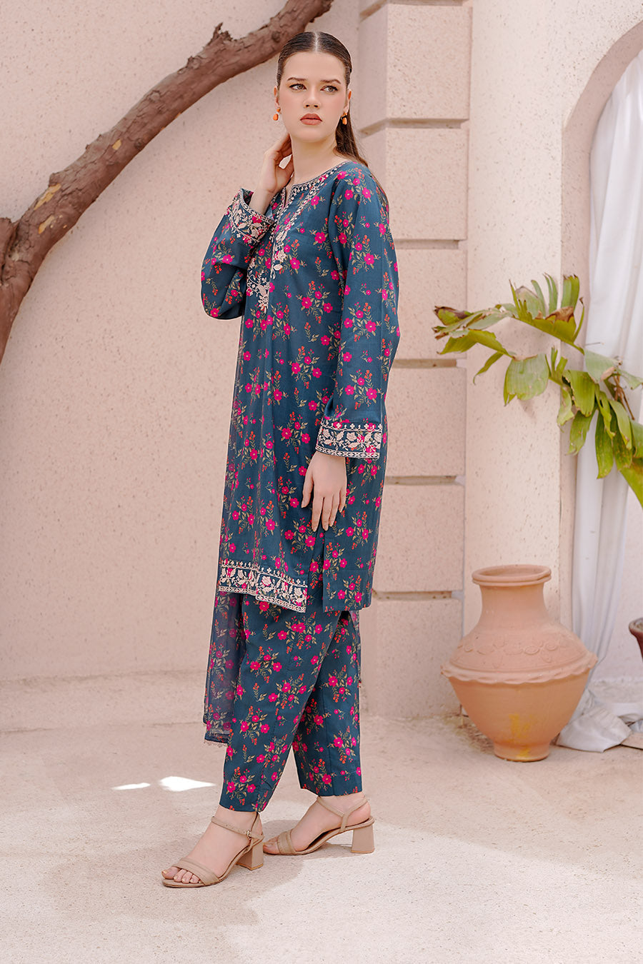 Waniya Stitched 3 Piece Embroidery Lawn Summer Collection'2025-Rena