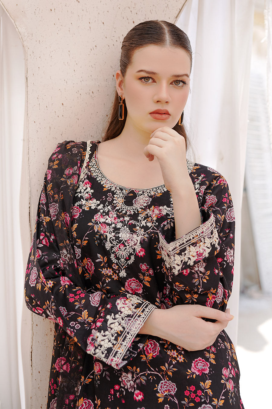 Waniya Stitched 3 Piece Embroidery Lawn Summer Collection'2025-Amara