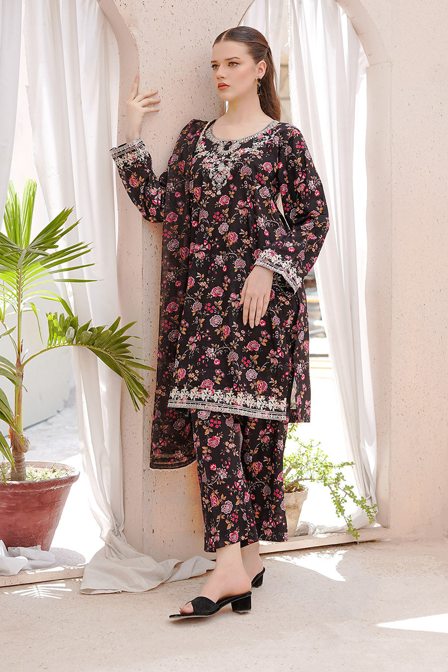 Waniya Stitched 3 Piece Embroidery Lawn Summer Collection'2025-Amara