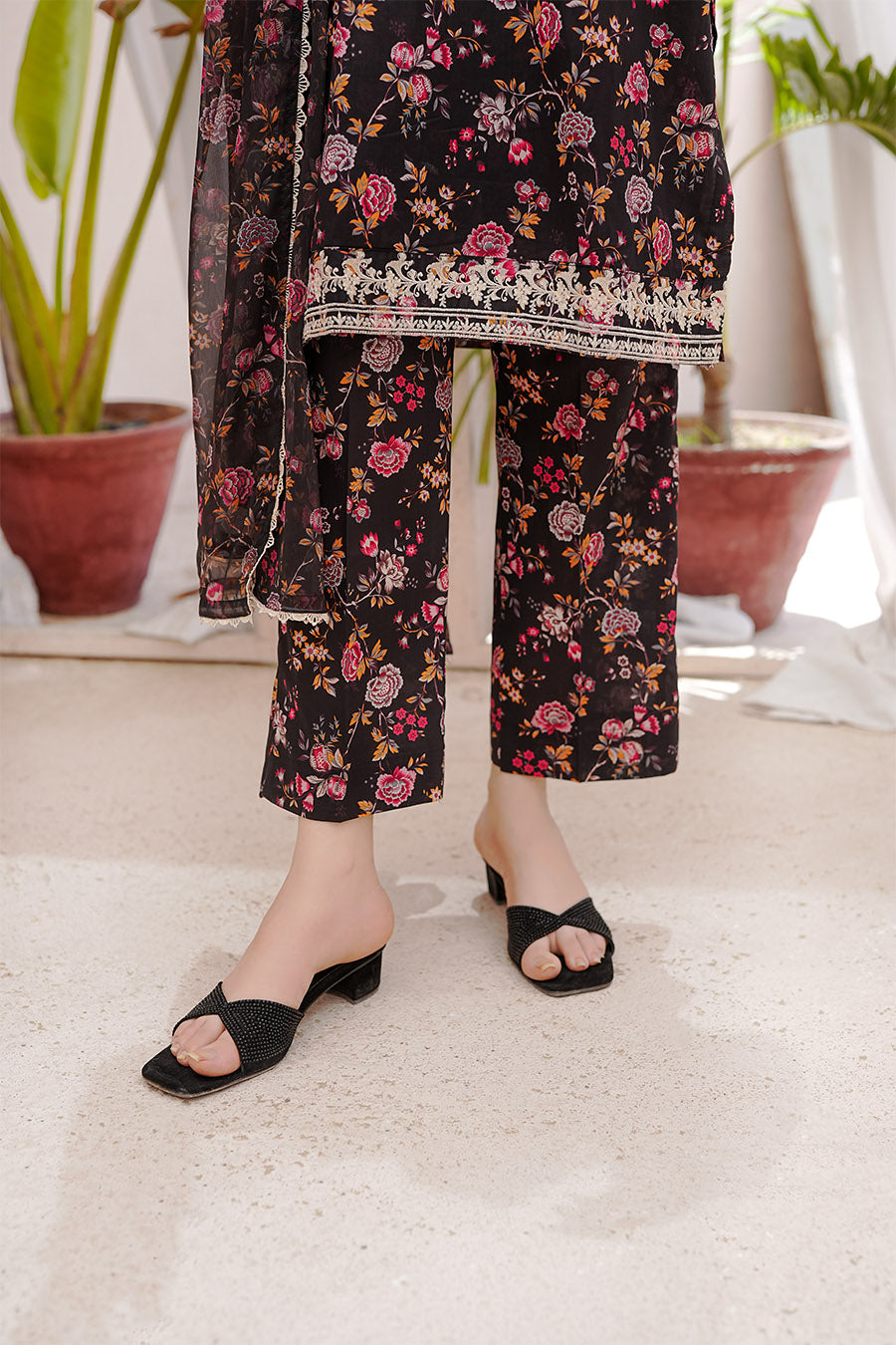 Waniya Stitched 3 Piece Embroidery Lawn Summer Collection'2025-Amara