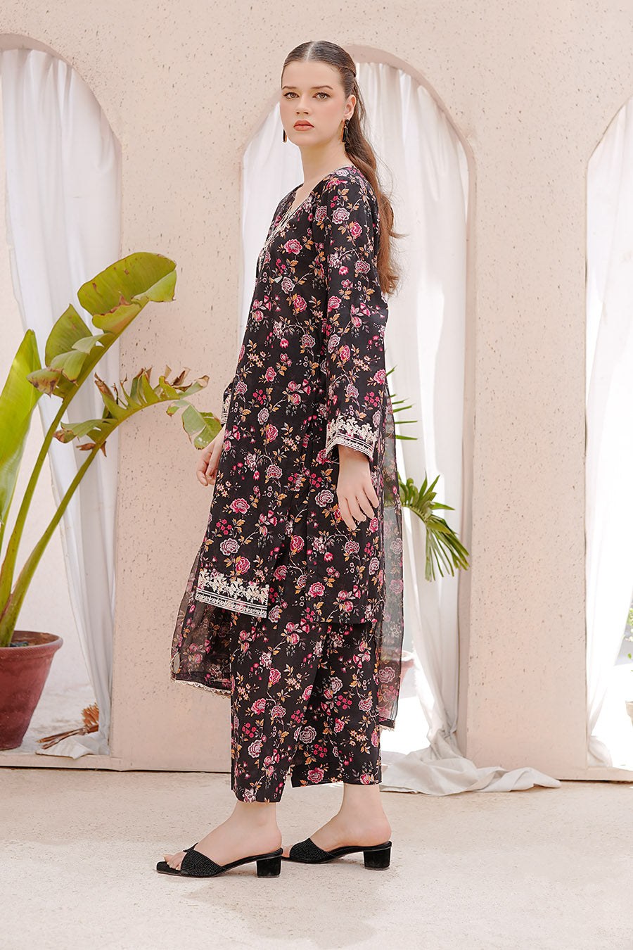 Waniya Stitched 3 Piece Embroidery Lawn Summer Collection'2025-Amara
