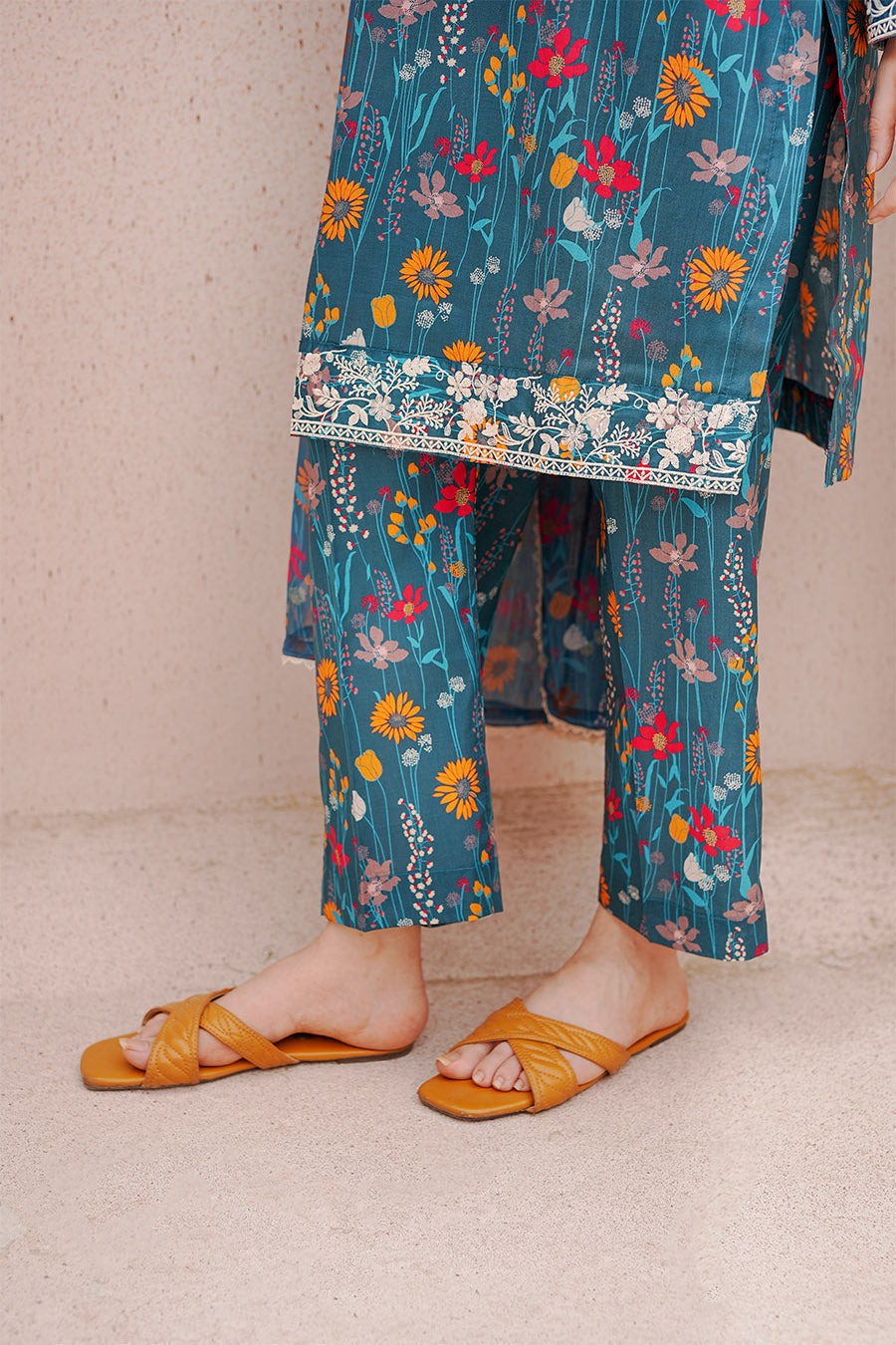 Waniya Stitched 3 Piece Embroidery Lawn Summer Collection'2025-Zeta